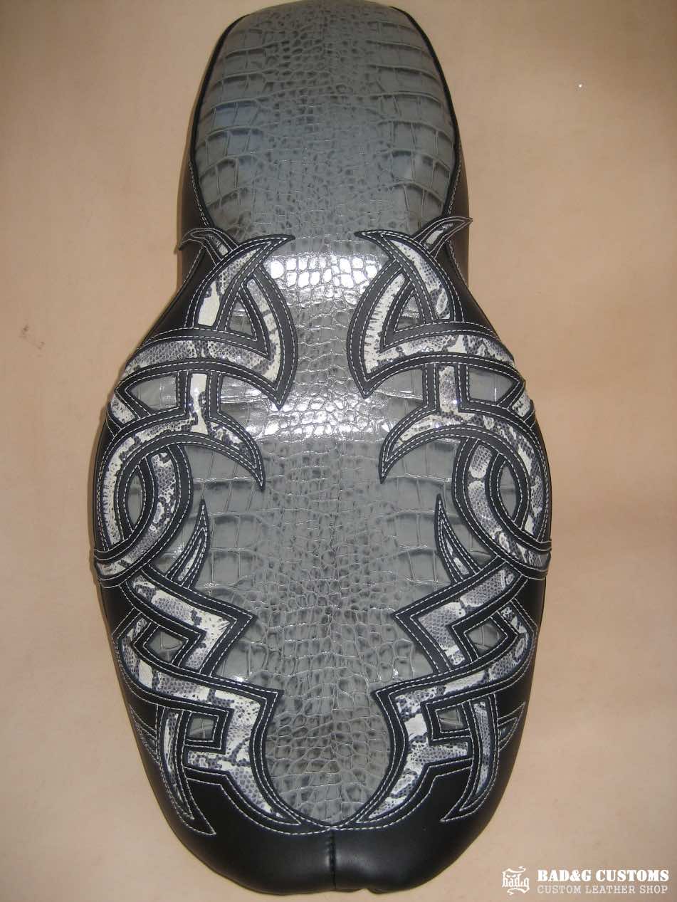 Harley-Davidson Road King Gray Custom Seat