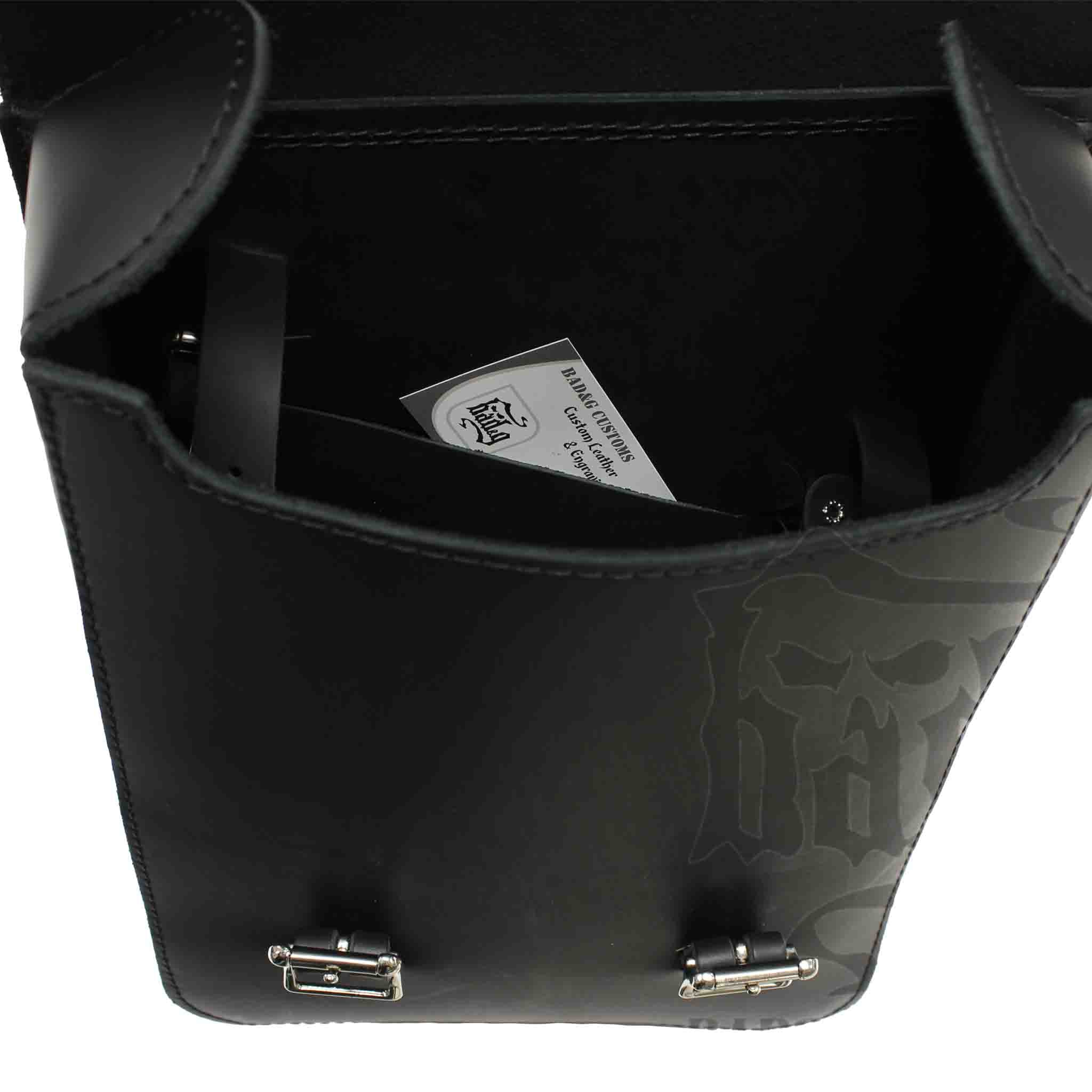 Upgrade your Harley-Davidson® Softail with the SH04F Fender Strut Solo Bag. Can be mounted on LEFT or RIGHT side! Hand crafted in USA with premium leather and top quality hardware. Durable and stylish, it's the perfect fit for your motorcycle.